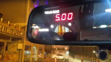 Paraya değil güzelliğe önem veren taksici, genç kadına illallah ettirdi!