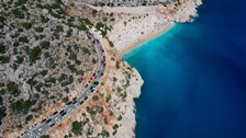 Antalya'nın turist akınına uğrayan Kaş ilçesinden enfes görüntüler! İşte dünyaca ünlü Kaputaj plajı