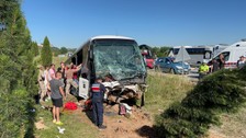 Eskişehir’de otobüs yoldan çıktı:35 yaralı