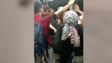 Metrobüste yapılan tekme tokat kavga kameralara yansıdı