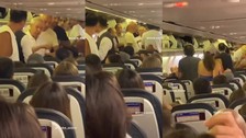 Aziz Yıldırım'ın olduğu uçakta kavga! Yıldırım araya girdi: Huzur bozuyorsunuz, bizi bulaştırmayın
