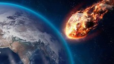 Fransa'da bir kadın evinde kahve içerken kaburgasına gök taşı çarptı