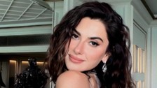 Bodrum'da tatiline devam eden Nesrin Cavadzade deniz sonrası sere serpe uzanarak güneşlendi