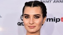 Tuba Büyüküstün 'anlamak  istiyorum' dedi! İngilizce videosu sosyal medyada gündem oldu