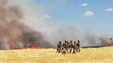 Enerji şirketi çalışanları ile tartışan köylülerin tarlayı ateşe verdiği iddia edildi