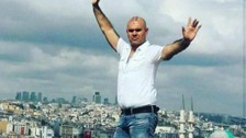 Ajdar, skandal ifadelerle çileden çıkarttı: Kadın ayağımı yıkamalı, yalamalı