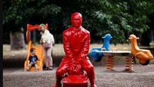 Putin'in heykeli çocuk parkına konuldu