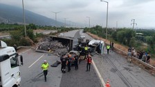 Hatay'da feci kaza! TIR'a çarpan otomobilin şoförü öldü