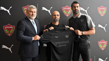 Hatayspor'a yeni sponsor! Volkan Demirel formaları tanıttı