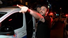 İstanbul Bağdat Caddesi'nde sarhoşlar polise şov yaptı! Ters kelepçe ile gözaltı