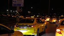 İstanbul'da taksicilerden yüzde 100 zam talebi eylemi