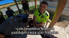 Samsun'da polis, motorcu gence önce ceza yazdı sonra öperek teselli etti