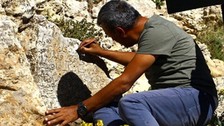 Antalya'da kayaların üstünde oyulu halde bulundu! Gizemi Türkçeye çevrilince çözüldü