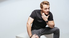 Kerem Bürsin sevenlerini korkuttu! Ya Çok Seversen setinde rahatsızlanınca apar topar hastaneye kaldırıldı