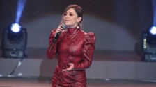 Merve Özbey rahatsızlandı... Şarkıcı gördüğü tedavi sebebiyle 7 konserini iptal etti