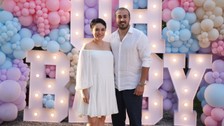 Anne olmaya gün sayan Ezgi Mola'dan karnı burnunda pozlar