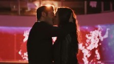 Hande Erçel ve Burak Deniz 'Bambaşka Biri' dizisinde buluşuyor! İlk tanıtım yayınlandı