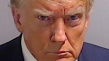 Donald Trump, cezaevine teslim oldu! ABD tarihinde bir ilk: Sabıka fotoğrafı çekildi
