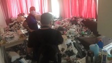 Kayseri'de kiracının terk ettiği evden kilolarca çöp çıktı