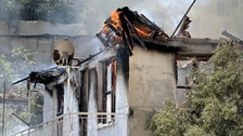 Antalya'da feci yangın: Eşini kurtarmak için alevlerin içine daldı