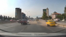 Hatalı şerit değişimi Maltepe'de kazaya neden oldu