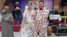 Gelin ve damada 5 TL'lik banknotlardan 45 metrelik takı