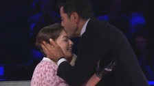 'Kim Milyoner Olmak İster'de dün tarihi bir an yaşandı! Kenan İmirzalıoğlu yarışmacıyı alnından öptü...