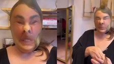 Ünlü oyuncu Esra Dermancıoğlu kafasına taktığı kadın çorabıyla estetik düşkünlerini tiye aldı