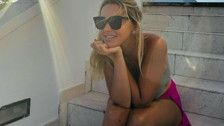 Hadise'den yeni bikinili pozlar