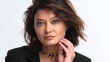 Nurgül Yeşilçay ablasıyla pozunu paylaştı! Takipçileri benzerliklerine şaştı kaldı... "Güzellik genetikmiş"
