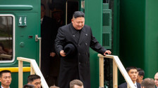 Rusya'da Putin ile görüşen Kim Jong-un ülkesine döndü