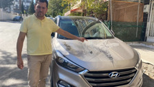 Deprem bölgesindeki gazetecinin aracına asitli saldırı!