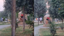 Parktaki çeşmede iç çamaşırlarıyla banyo yaptı! O anlar kamerada...