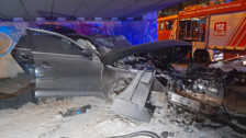 Bahçelievler'de beton bloğa çarpan otomobildeki 4 kişi hayatını kaybetti: O anlar saniye saniye kameralara yansıdı