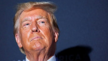 Eski ABD Başkanı Donald Trump bir isim belirlenene kadar Meclis Başkanlığı yapabileceğini açıkladı