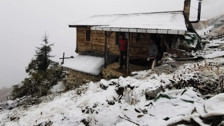 Ardahan ve Rize'de kar yağışı etkili oldu! Rekor yaz yerini kara bıraktı