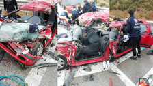 Sinop'ta katliam gibi kaza! Araba TIR'a çarptı: 4 ölü, 1 yaralı
