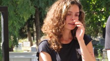Oyuncu Özge Özpirinçci'nin acı günü! Babası Kadri Emrah Özpirinçci'yi son yolculuğuna uğurladı