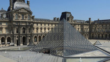 Paris'teki Louvre Müzesi'nde bomba ihbarı: 15 bin kişi tahliye edildi