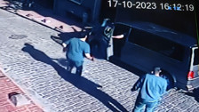 Beyoğlu'nda camdan düşen 4 yaşındaki çocuğun mucize kurtuluşu kamerada
