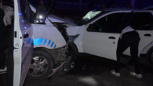 Konya'da 'dur' ihtarına uymayan araba polis otosuyla çarpıştı! 2'si polis 8 yaralı