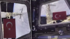 Rus kozmonot Türkiye'nin 100. yaşını uzaydan kutladı! Türk bayrağı Soyuz MS-21'de