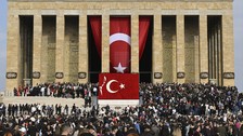 Vatandaşlar 10 Kasım münasebetiyle Anıtkabir'e akın etti!