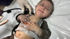 Katil İsrail'in hastane baskınından korkunç detaylar! Gözlerini bağlayıp kıyafetlerini çıkardılar