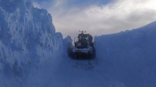 Hakkari Yüksekova'da kar tünelleri 4 metreyi buluyor!