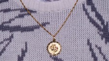 15 yaşındaki kız öğrenci "Allah" yazılı kolyesi var diye saldırıya uğradı