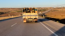 Kilis'te bir kamyonet şoförü patlak lastikle kilometrelerce yol gitti
