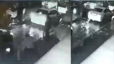 Silahlı saldırıda bulunan şahsın motosikletini yaktı! O anlar kamerada