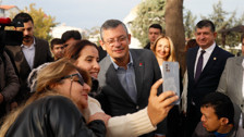 Özgür Özel, yerel seçim için ilk adayını açıkladı: Beni ve partililerimizi kırdı ama engelli kardeşlerimizi kırmadı