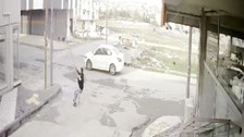 Arnavuktöy'de direğe tırmanan şahıs kabloları bıçakla keserek çaldı!
